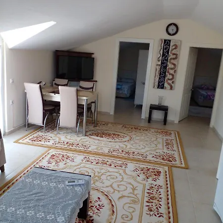 Apartament 2 спальные комнаты и большая лоджия с кухней в районе пляжа